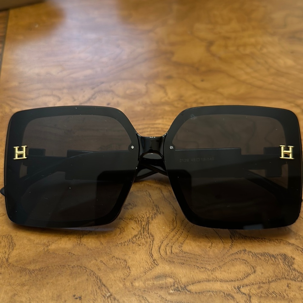 Luxury Designer inspired fashion oversized frames sunglasses NWOT - Picture 4 of 4